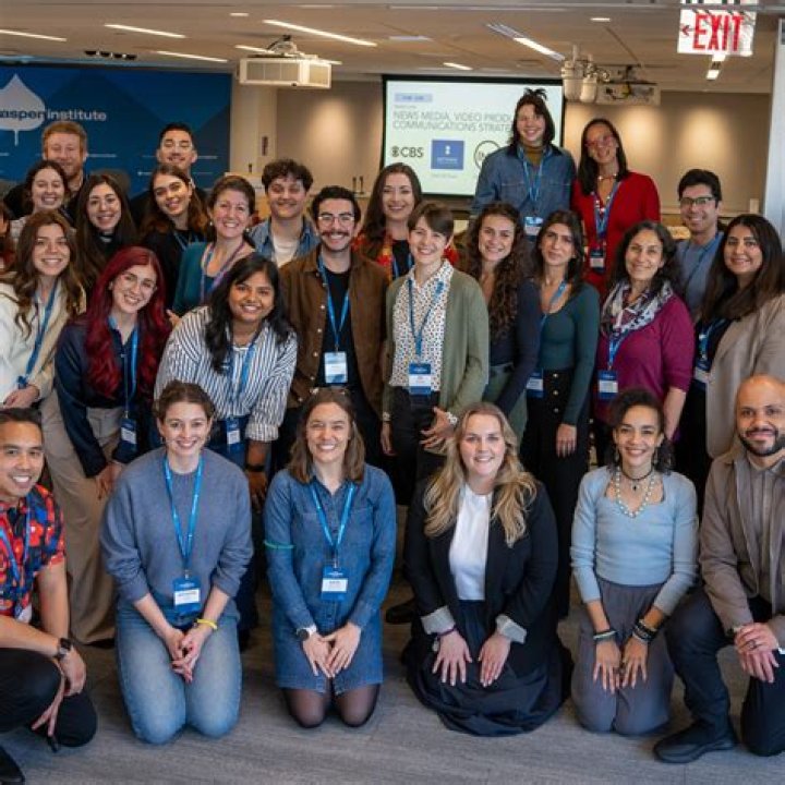 Apple Martin Personal Life, Boyfriend, Parent's Married & Divorce, Net Worth