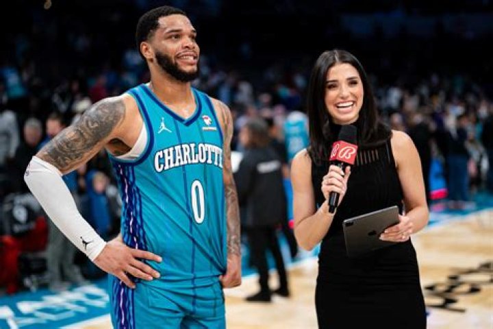 Ashley Shahahmadi is a sideline reporter for Charlotte Hornets. Also, she works as a live studio host for the Atlanta Braves.