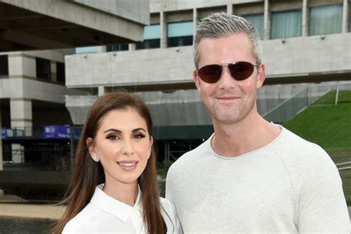 Million Dollar Listing's star, Ryan Serhant is an American real estate broker who is married to wife, Emilia Bechrakis.