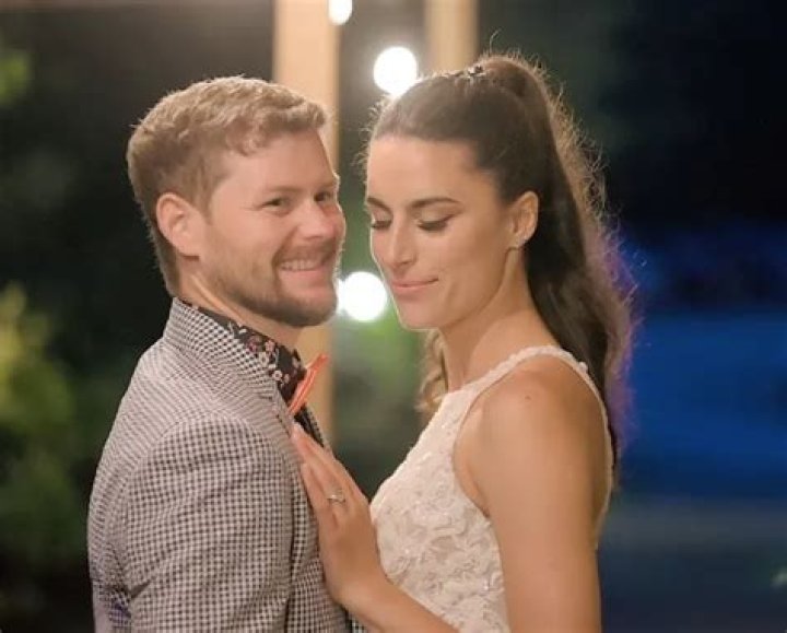 Stuttering comedian, Drew Lynch has a girlfriend named, Melanie and has a net worth of $1 million.